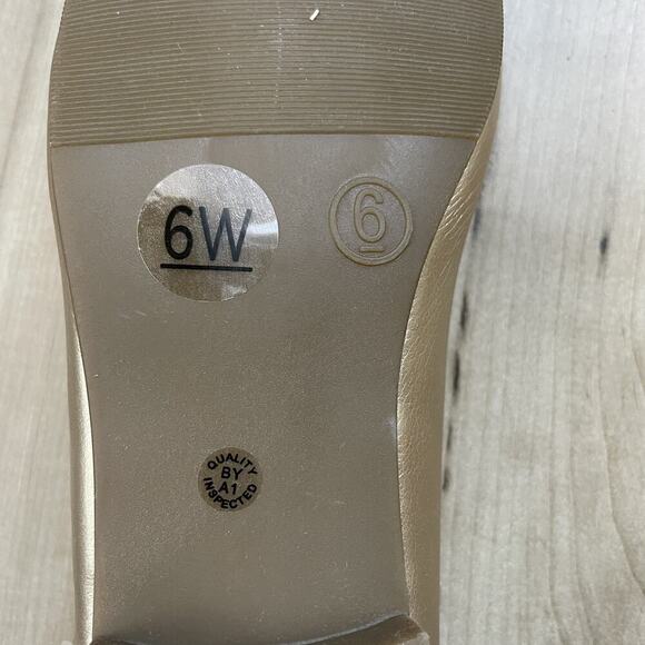 Liz Claiborne Gold Loafers New-No Box Size 6W Comfort‎ Classy Preppy Stylish Fun - Picture 11 of 12